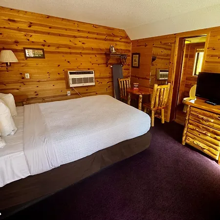 Cabins Of Mackinac & Lodge